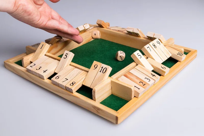 Shut the Box from Clown Games, Div edition – box