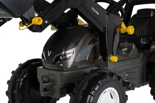 rollyFarmtrac Premium Valtra – 710409 von Rolly Toys – Ambientefoto 3 von 4