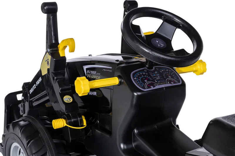 rollyFarmtrac Premium II DEUTZ- FAHR 8280 TTV Warrior – 730148 van Rolly Toys – sfeerfoto 4 van 4