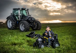 rollyFarmtrac DEUTZ-FAHR Agrotron TTV Warrior – 710348 by Rolly Toys – interior photo 2 of 2