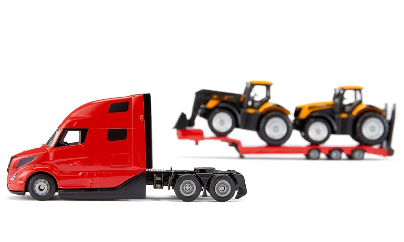 Volvo Lkw mit JCB® Traktoren – 1785 von Siku – Produktfoto 2 von 4