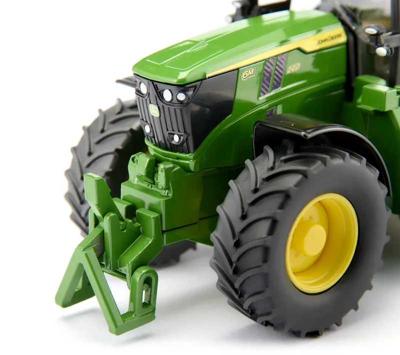 siku John Deere 6M 220 mit Frontlader – 3666 · 1:32 van Siku – sfeerfoto 4 van 4