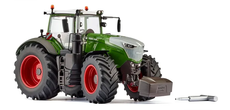 Fendt 1046 Vario chrom – 077856 · 1:32 by Wiking – product photo 1 of 4