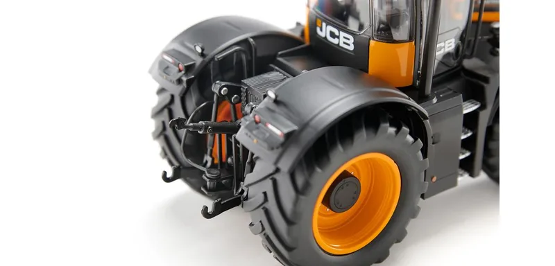 JCB Fastrac 8330 – 077848 · 1:32 van Wiking – sfeerfoto 4 van 4