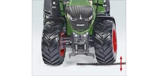 Fendt 1050 Vario met dubbellucht – 077830 · 1:32 van Wiking – sfeerfoto 2 van 3