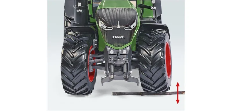 Fendt 1050 Vario met dubbellucht – 077830 · 1:32 van Wiking – sfeerfoto 2 van 3