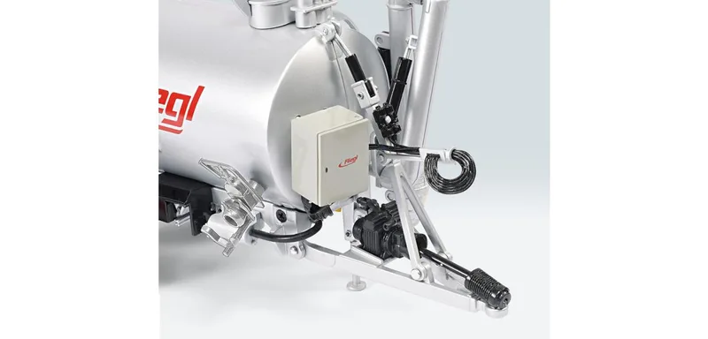 Fliegl VFW 18.000 Profiline / Güllegrubber GUG 6m – 077338 · 1:32 van Wiking – productfoto 2 van 4