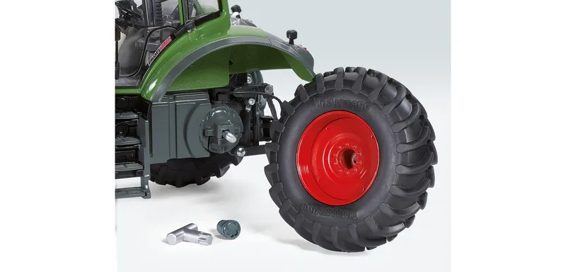 Fendt 828 Vario (2014) – 077345 · 1:32 by Wiking – interior photo 2 of 4