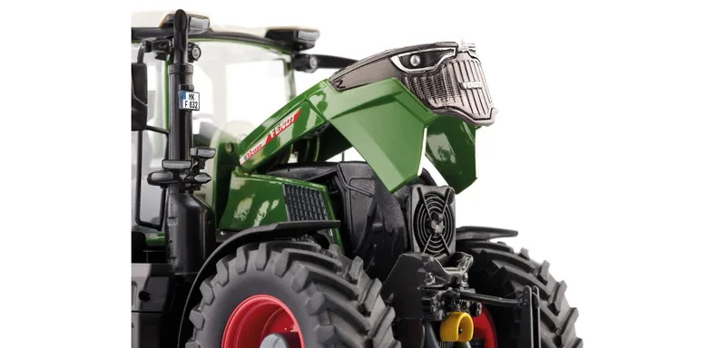 Fendt 832 Vario – 077873 · 1:32 by Wiking – interior photo 2 of 4