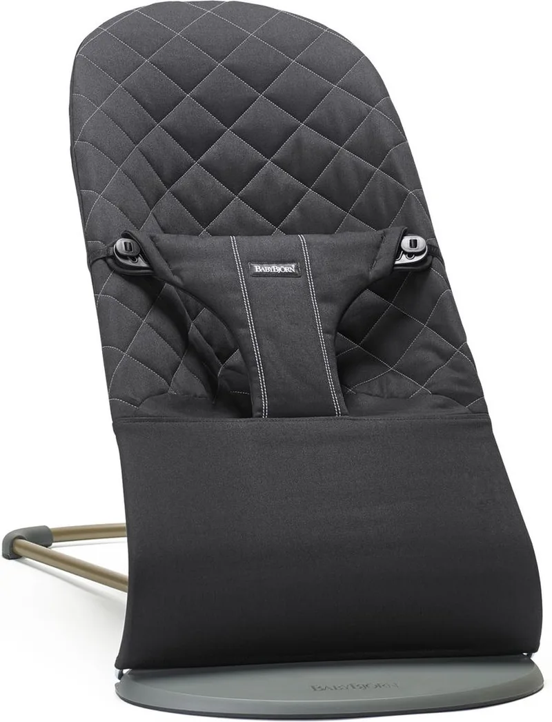 Wipstoel Bliss - Geweven klassiek quilt - Zwart - Ergonomisch - Verstelbaar - Inklapbaar van BabyBjörn in Geweven klassiek quilt – Zwart – productfoto