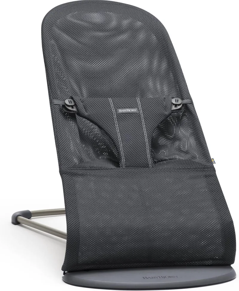 Wipstoel Bliss - Mesh - Antraciet - Ergonomisch - Verstelbaar - Inklapbaar van BabyBjörn in Mesh – Antraciet – Frame donkergrijs – productfoto