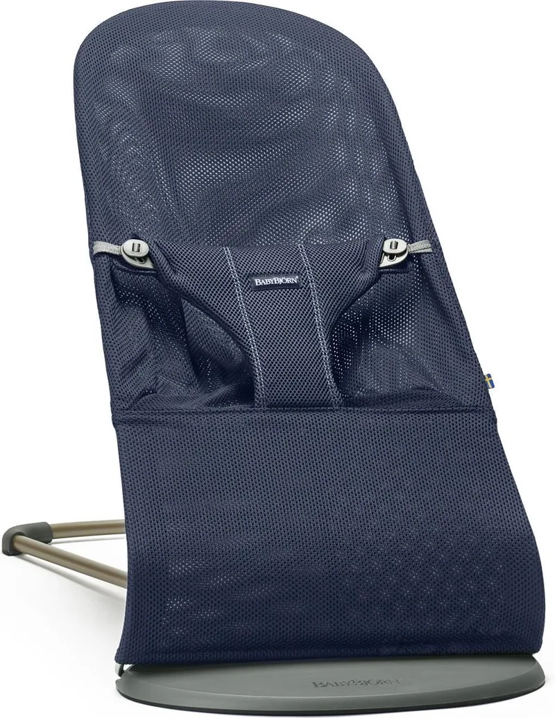 Wipstoel Bliss - Mesh - Marineblauw - Ergonomisch - Verstelbaar - Inklapbaar by BabyBjörn in Mesh – Marineblauw – Frame donkergrijs – product photo