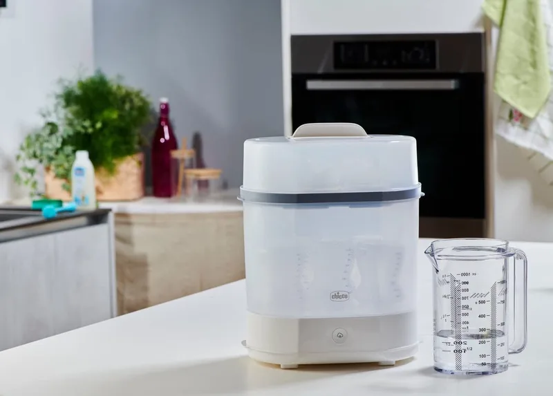 2 In 1 Sterilisator: Sterilisator En Flesdroger van Chicco in Multicolor – productfoto