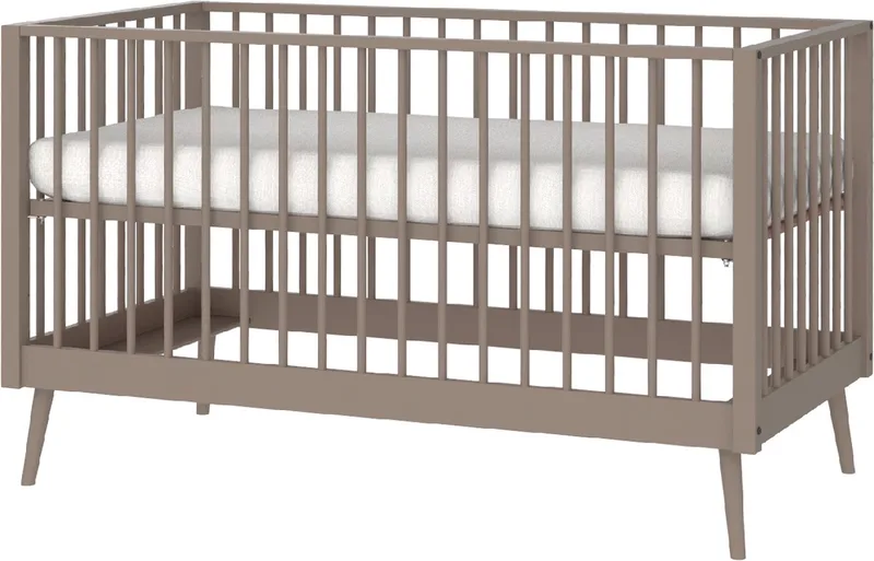 Evy Babybed Chestnut 70 x 140 cm van Europe Baby in Bruin donker – productfoto