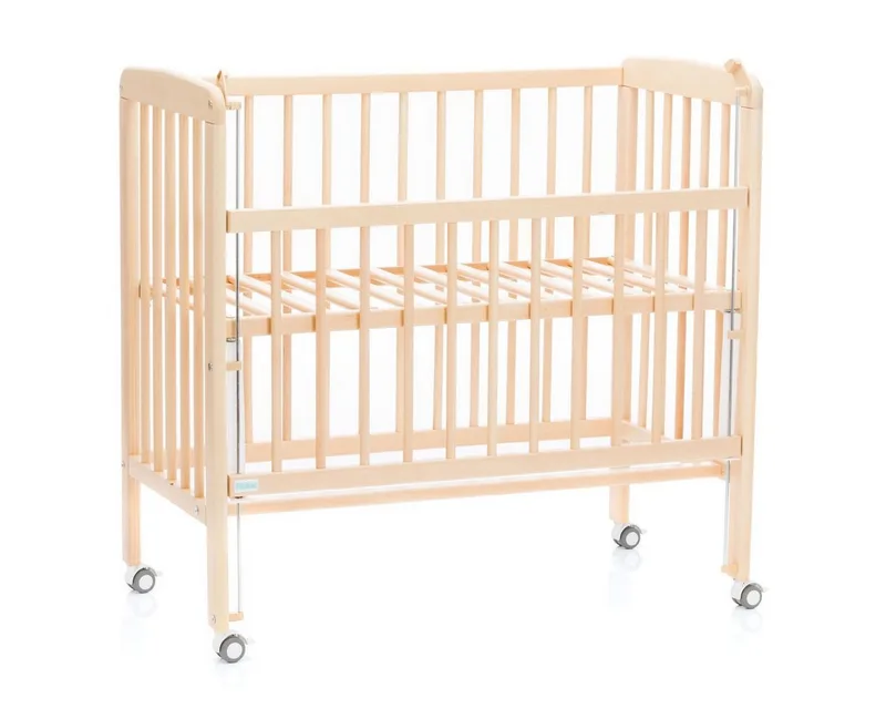 Beistellbett Nino - Natur, Stubenwagen Stubenbett auch für Boxspringbett verstellbar mit Rollen by Fillikid in Braun – product photo