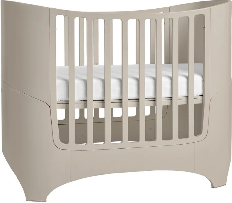 Classic Babybed - Cappuccino by Leander in Bruin 1 – product photo