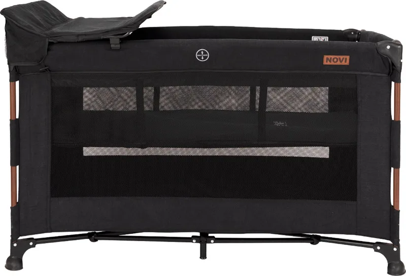 Nora Luxe Campingbed - Walnut/Brilliant Black - reisbedje -Inclusief bodemverhoger - Inclusief verschoonblad - Inclusief transporttas de Novi Baby en Zwart – photo produit