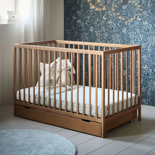 ® Ledikant - 60 x 120 cm - Lattenbodem instelbaar in 3 hoogtes - Geschikt tot ongeveer 2 jaar - Stevig Bed dankzij Massief Hout & Sterk Plaatmateriaal - Walnoot