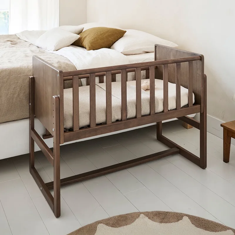 Petite Amélie 2-in-1 co sleeper / aanschuifbedje «Nuage» | Cocoa van Petite Amélie in Cocoa – Nuage – productfoto