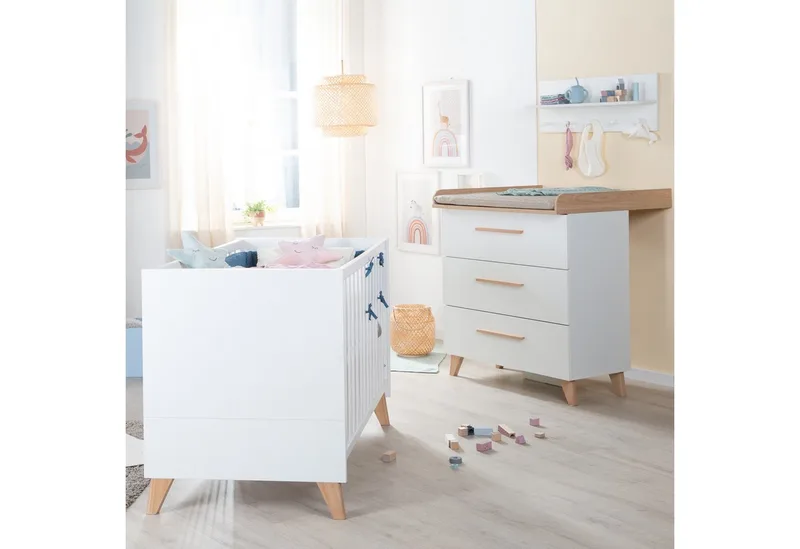 Babymöbel-Set Leon - aus Holz - in mit Dekor Othello Eiche, (2-teiliges Set, 2-tlg., Kinder- & Beistellbett 60 x 120 cm & Wickelkommode), Babybett als Beistellbett verwendbar - 6-fach höhenverstellbar by roba in Weiß – product photo