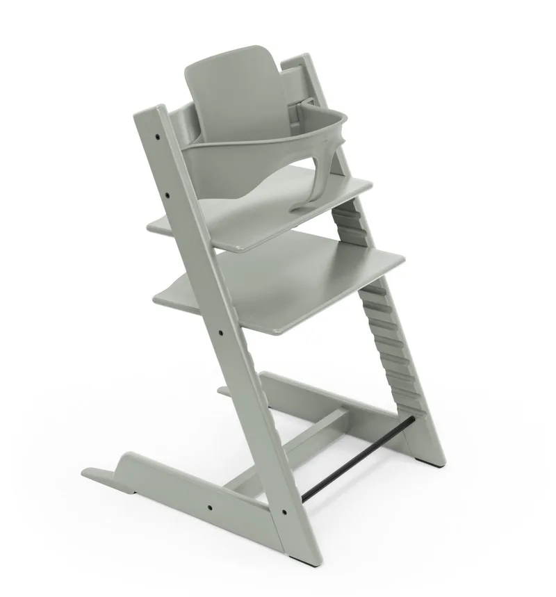 Tripp Trapp-kinderstoel, gletsjergroen - inclusief stoel + babyset2 voor kinderen van 6-36 maanden - verstelbaar, ergonomisch en gemakkelijk schoon te maken van Stokke in Glacier Green – productfoto