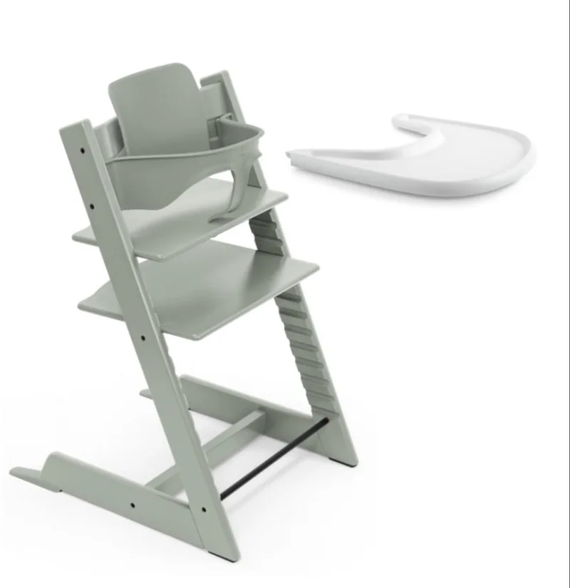 Tripp Trapp meegroeiende baby- en kinderstoel (Glacier Green) met Baby Set² (Glacier Green) en Tray (Wit) van Stokke in Groen – productfoto