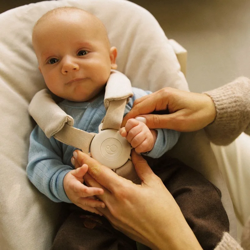 Tripp Trapp meegroeiende baby- en kinderstoel met Baby Set & Newborn Set, Vanilla by Stokke in Wit – product photo