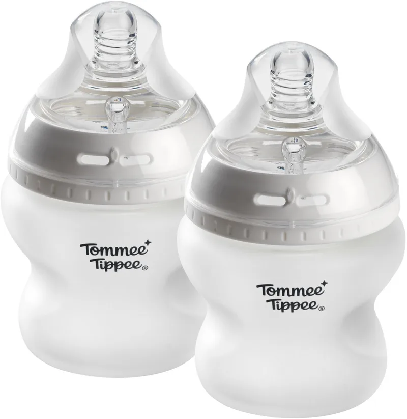 Natural Start glazen babyflessen met siliconecoating - set van 2 x 150ml baby flessen - extra lage toevoersnelheid 0m+ van Tommee Tippee in Doorzichtig – productfoto