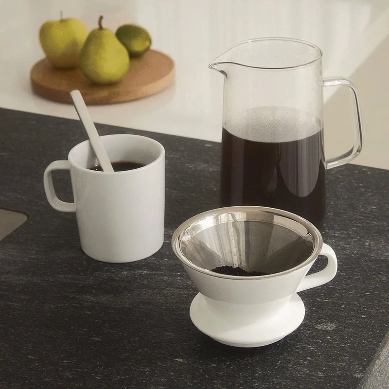 Slow Coffee-Filter-Filterhouder-en-Karaf van Alessi in Wit, rvs en helder glas – productfoto