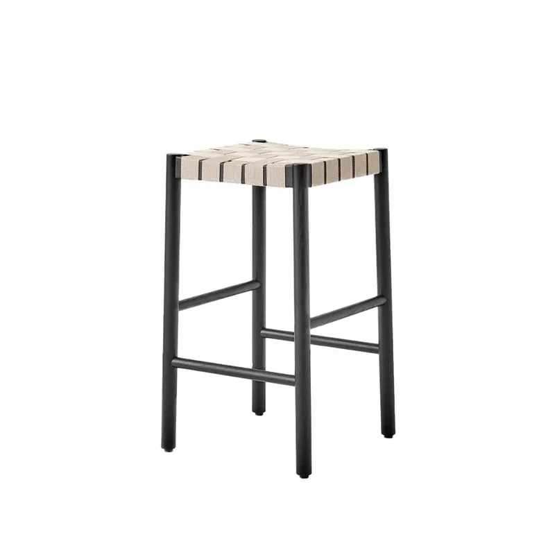 Betty TK7 Barhocker Black, leinenbandsitz natürlich geflochten by &Tradition – product photo
