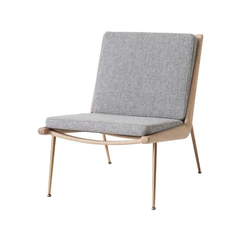 Boomerang HM1 Sessel Stoff hallingdal 130 grau, Eichenbeine weiß geölt från &Tradition – produktbild