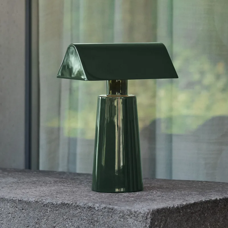 Caret MF1 accu-tafellamp, bosgroen, IP44 - &TRADITION - Woonkamer - Designer - Metaal - Met lampenkap by &Tradition – product photo