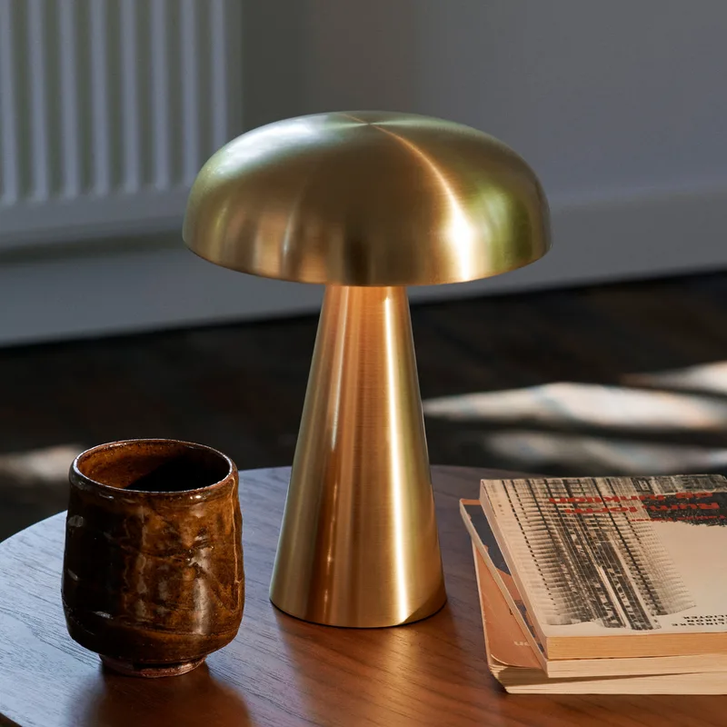 Como SC53 draagbare tafellamp Brass - &Tradition - Woonkamer - Designer - Metaal - Met lampenkap van &Tradition – productfoto