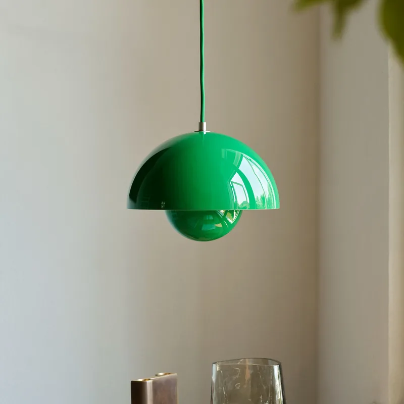 Flowerpot VP1 hanglamp signaalgroen - &Tradition - Woonkamer - Designer - Metaal - 1 lamp by &Tradition – product photo