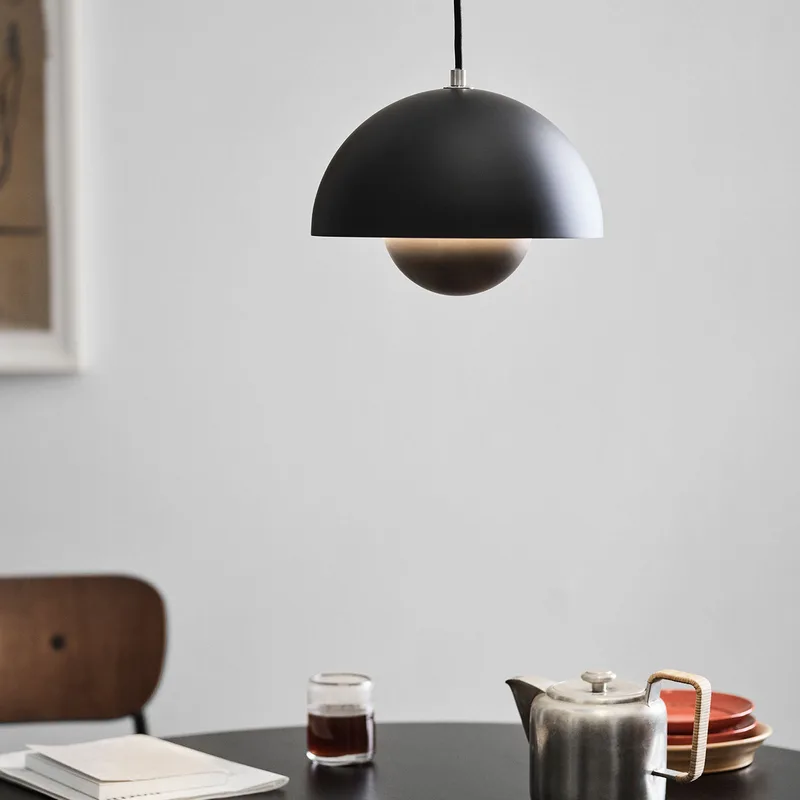 Flowerpot VP1 hanglamp zwart - &Tradition - Woonkamer - Designer - Metaal - 1 lamp från &Tradition – produktbild
