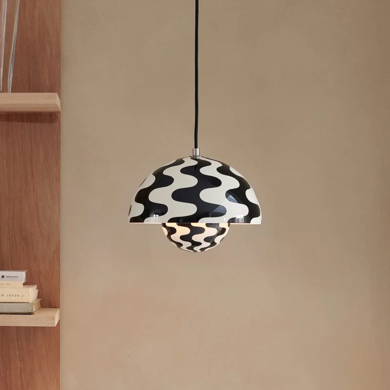 Flowerpot VP1 hanglamp zwart/wit - &Tradition - Woonkamer - Designer - Metaal - 1 lamp by &Tradition – product photo