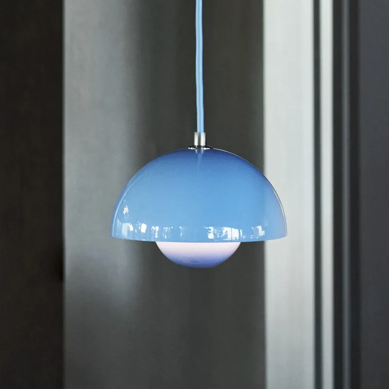 Flowerpot VP10 hanglamp, Ø 16 cm, lichtblauw - &TRADITION - Woonkamer - Designer - Metaal - Met lampenkap von &Tradition – Produktfoto
