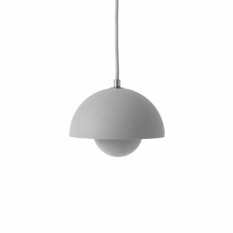 Flowerpot VP10 hanglamp Ø 16 cm lichtgrijs mat - &TRADITION - Woonkamer - Designer - Metaal - Met lampenkap von &Tradition – Produktfoto