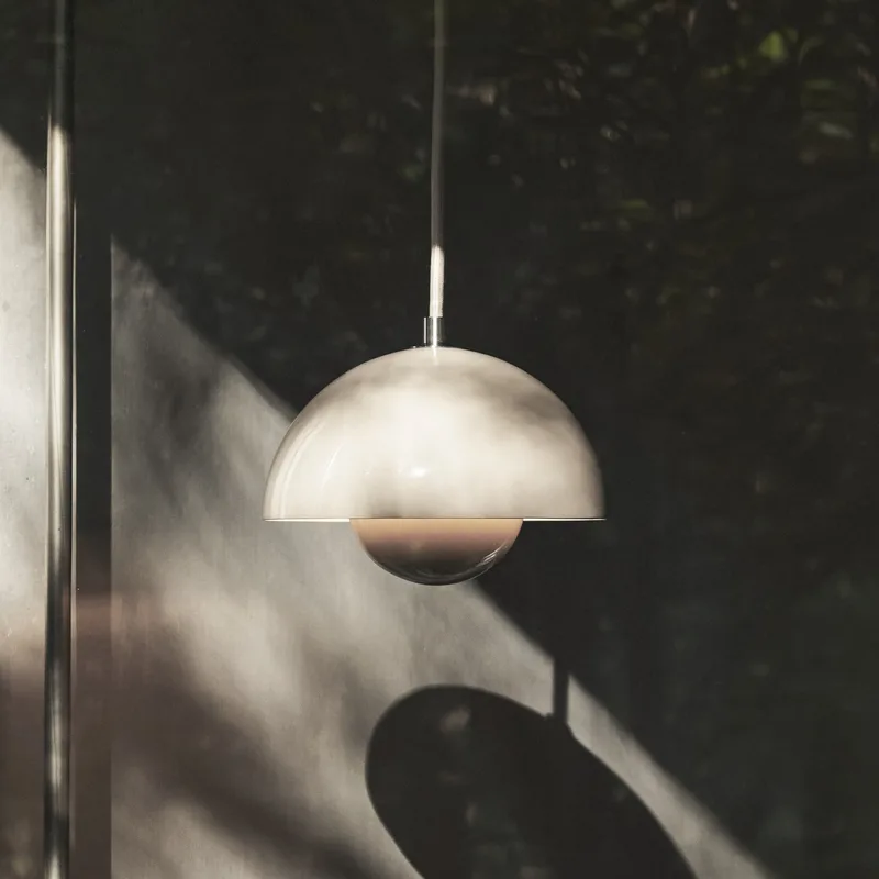 Flowerpot VP10 hanglamp, Ø 16 cm, mat wit - &TRADITION - Woonkamer - Designer - Metaal - Met lampenkap von &Tradition – Produktfoto