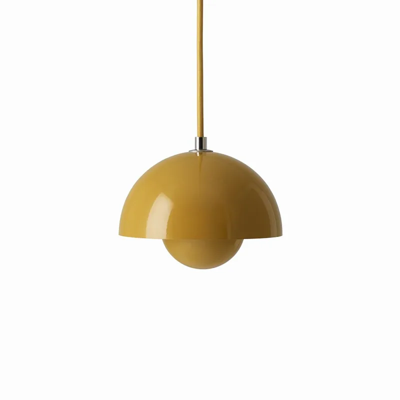 Flowerpot VP10 hanglamp, Ø 16 cm, mosterdgeel - &TRADITION - Woonkamer - Designer - Metaal - Met lampenkap von &Tradition – Produktfoto