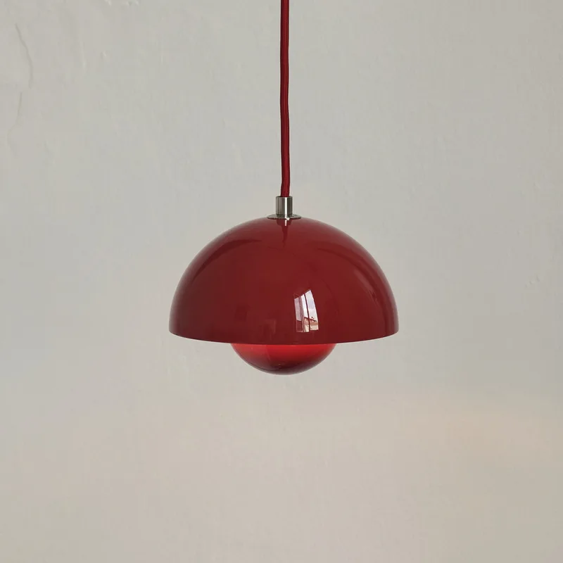 Flowerpot VP10 hanglamp, Ø 16 cm, vermiljoenrood - &TRADITION - Woonkamer - Designer - Metaal - Met lampenkap von &Tradition – Produktfoto