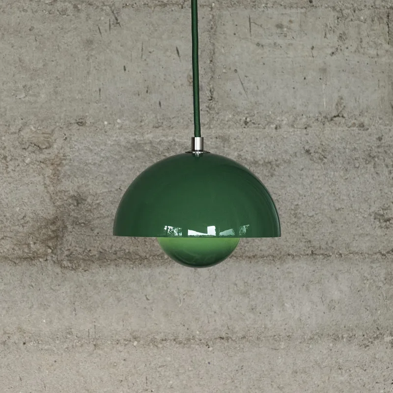 Flowerpot VP10 hanglamp signaalgroen - &Tradition - Woonkamer - Designer - Metaal - Met lampenkap von &Tradition – Produktfoto