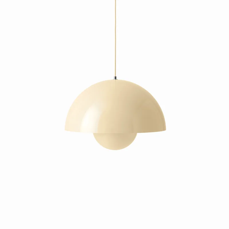 Flowerpot VP2 hanglamp, Ø 50 cm, crème - &TRADITION - Woonkamer - Designer - Aluminium - Met lampenkap von &Tradition – Produktfoto