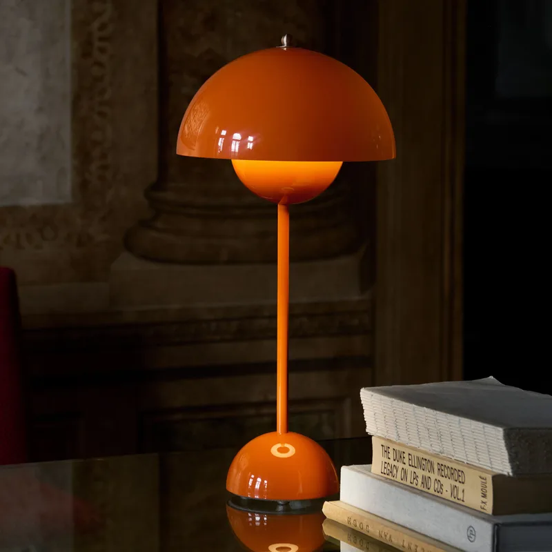 Flowerpot VP3 tafellamp, oranje, 50 cm - &TRADITION - Woonkamer - Designer - Metaal - 1 lamp von &Tradition – Produktfoto