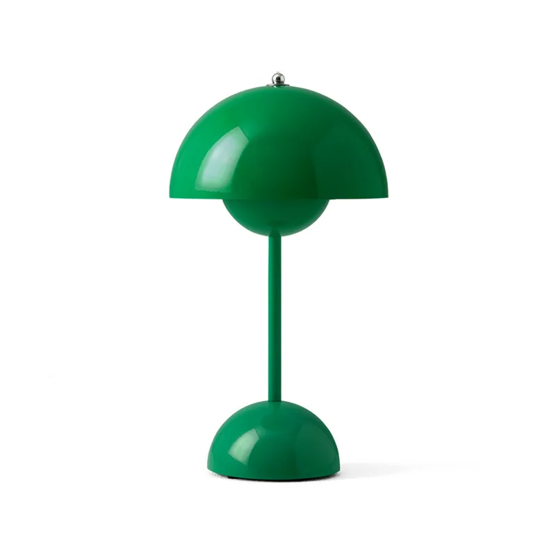 Flowerpot VP3 tafellamp, signaalgroen, 50 cm - &TRADITION - Woonkamer - Designer - Metaal - 1 lamp van &Tradition – productfoto