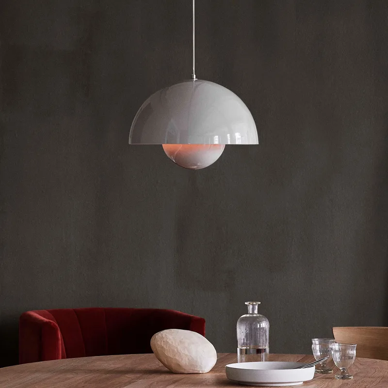 Flowerpot VP7 hanglamp grijs beige - &Tradition - Woonkamer - Designer - Metaal - 1 lamp von &Tradition – Produktfoto