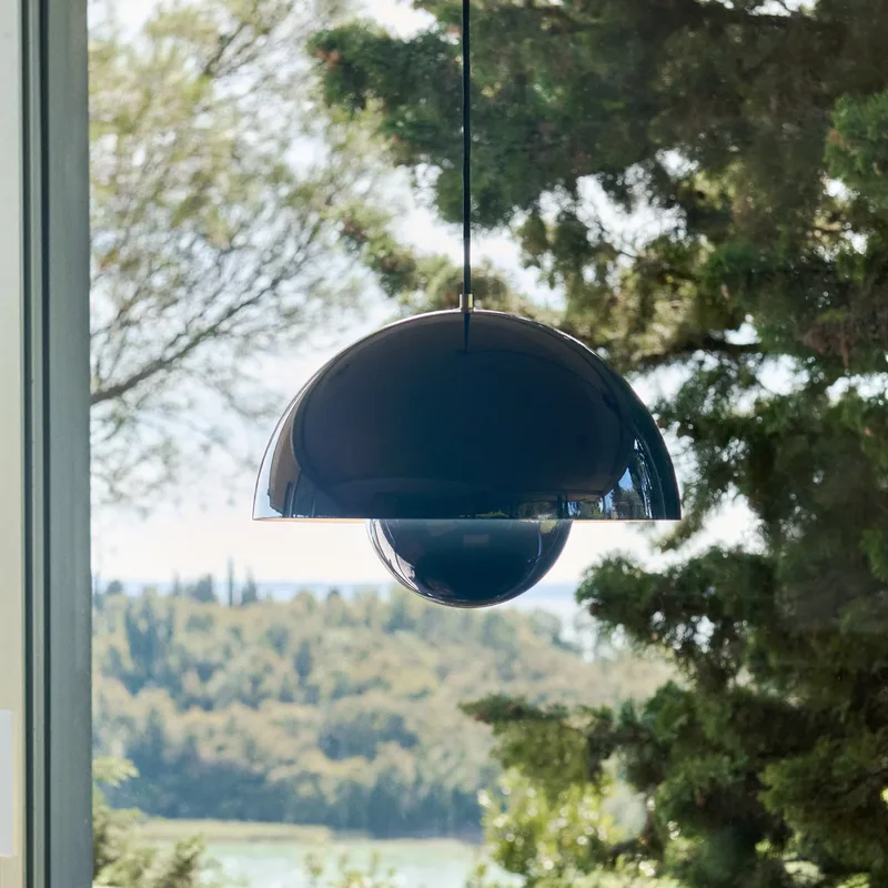 Flowerpot VP7 hanglamp, Ø 37 cm, staalblauw - &TRADITION - Woonkamer - Designer - Metaal - Met lampenkap by &Tradition – product photo