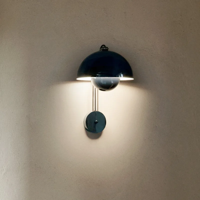 Flowerpot VP8 wandlamp, staalblauw, stekker - &TRADITION - Woonkamer - Designer - Metaal - 1 lamp von &Tradition – Produktfoto