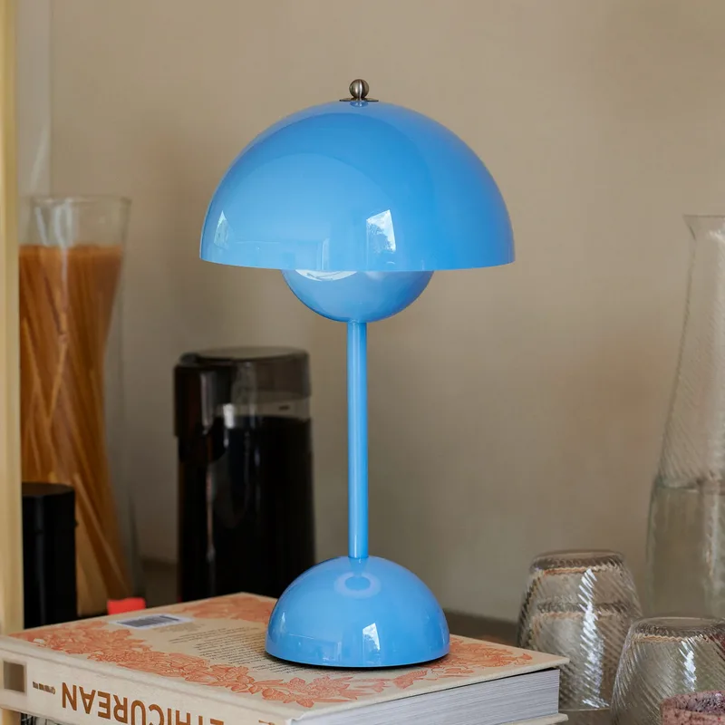 Flowerpot VP9 LED tafellamp, lichtblauw - &TRADITION - Woonkamer - Designer - Kunststof - Met lampenkap de &Tradition – photo du produit