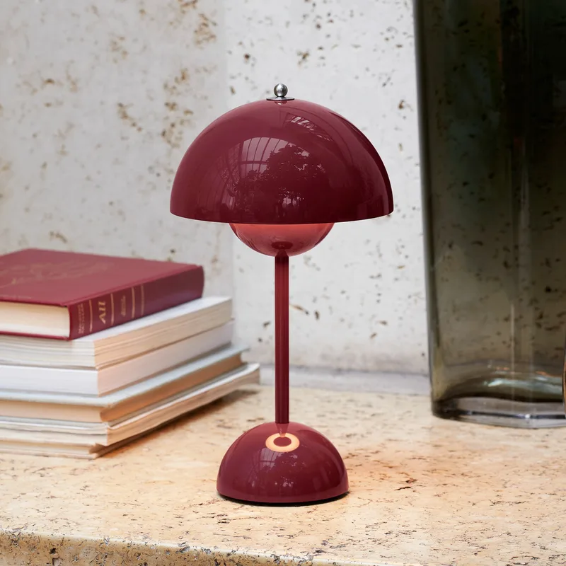 Flowerpot VP9 LED tafellamp, paars - &TRADITION - Woonkamer - Designer - Kunststof - Met lampenkap de &Tradition – photo du produit